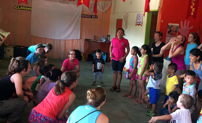 The team ministered in 3 children's services during the week. What an awesome time we had! Here is just a glimpse: PRAISE TIME… - - - - - A equipe fez três programações infantis durante a semana. Que tempo maravilhoso tivemos! Veja um pouco daquilo que fizemos: LOUVOR...